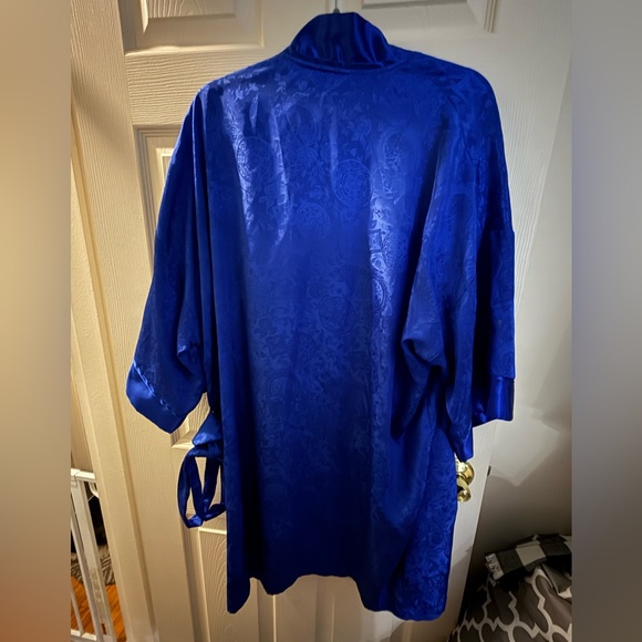 Victoria Secret Gold Label One Size Robe - Picture 2 of 7